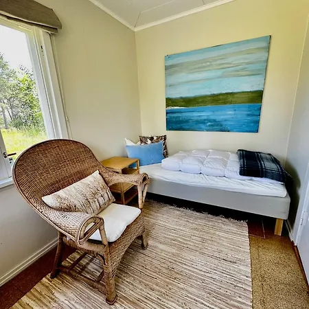 Semesterbostad Waterfront House With Sun Day