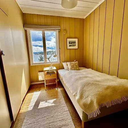 Semesterbostad Waterfront House With Sun Day