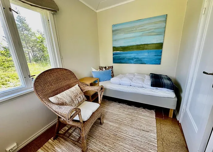 Semesterbostad Waterfront House With Sun Day