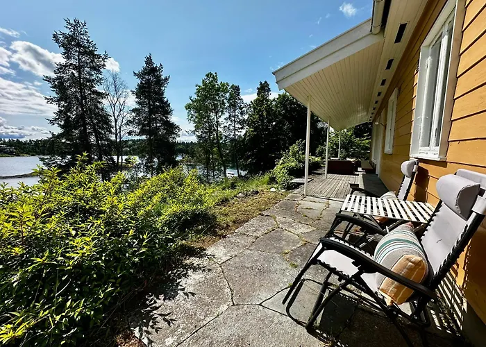 Semesterbostad Waterfront House With Sun Day