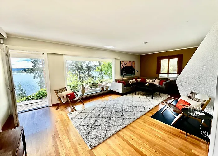 Waterfront House With Sun Day Semesterbostad