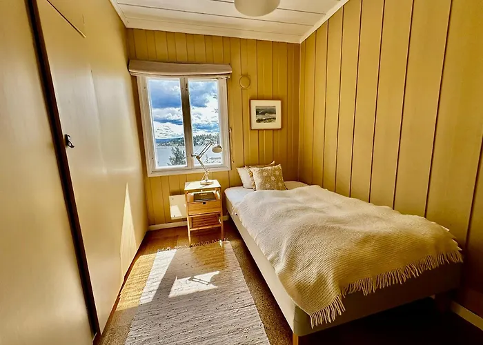 Semesterbostad Waterfront House With Sun Day