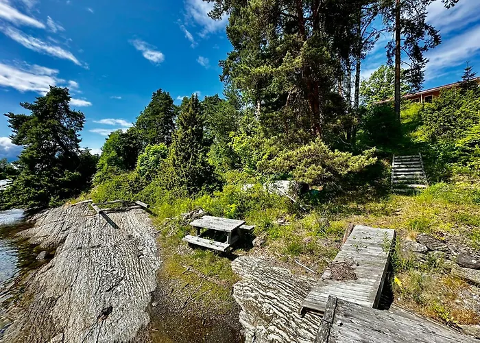 Waterfront House With Sun Day *