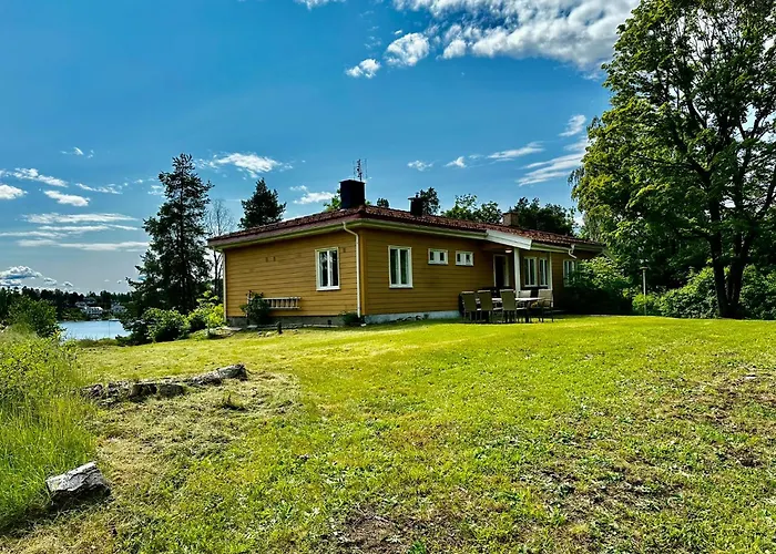 Semesterbostad Waterfront House With Sun Day *