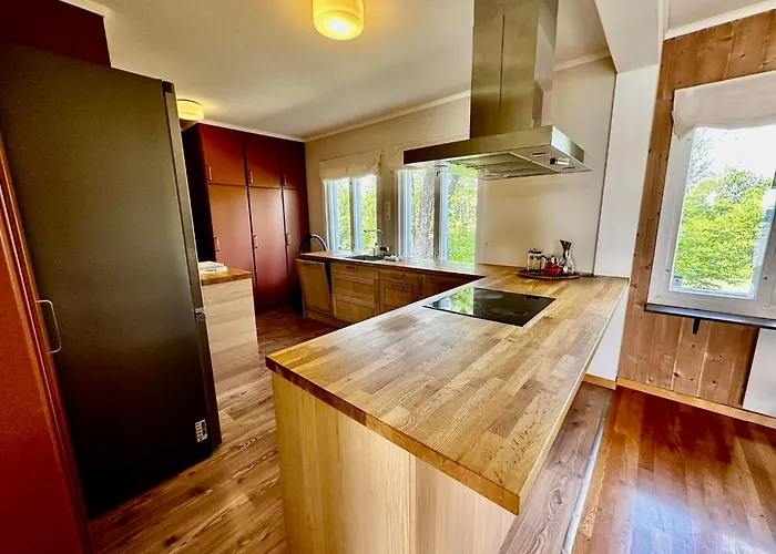 Waterfront House With Sun Day Semesterbostad